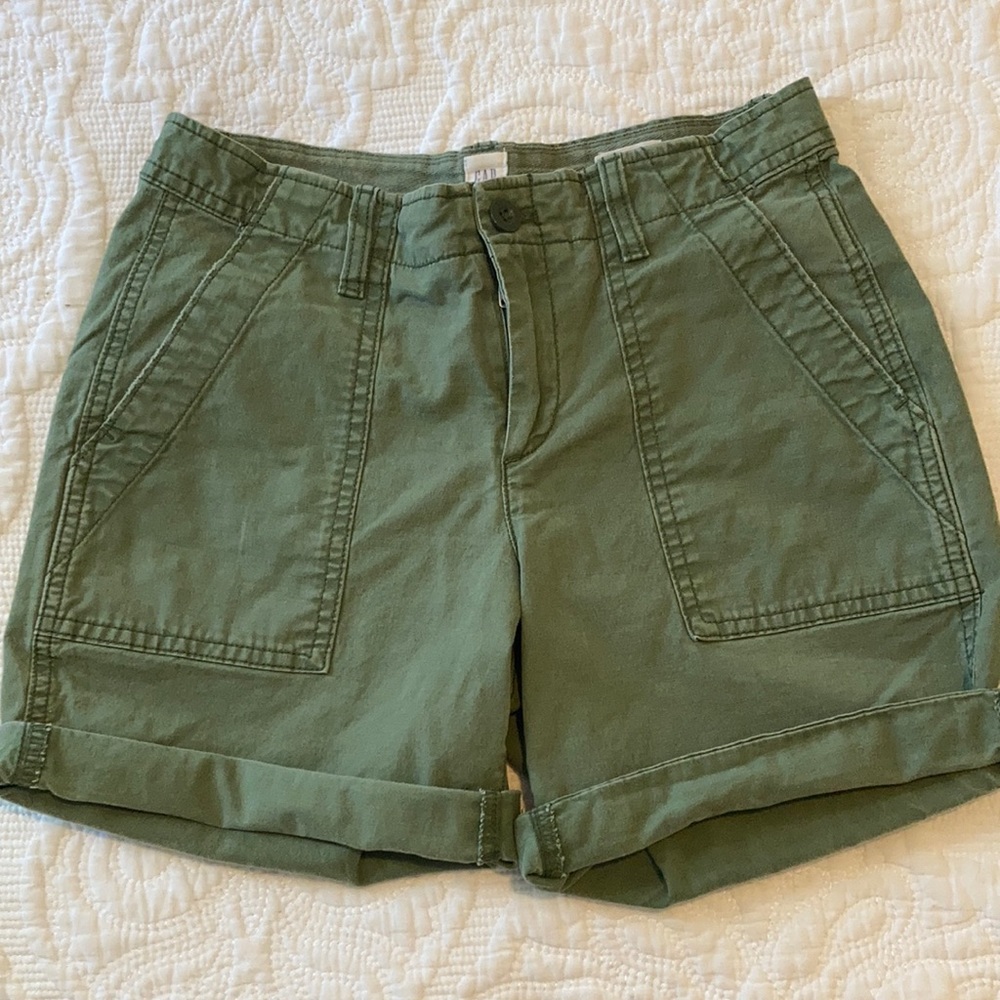 GAP girlfriends chino shorts